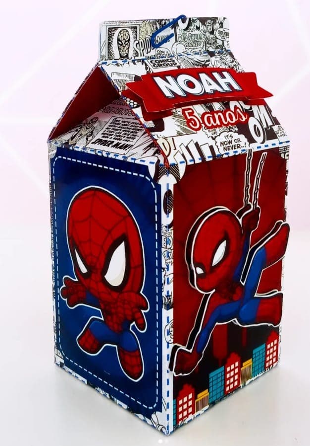 Caixa milk tema Homem-Aranha com o nome Noah, feita pela Dream Craft