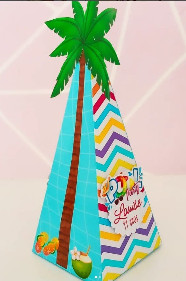 Caixa pirâmide tema Pool Party, feita pela Dream Craft